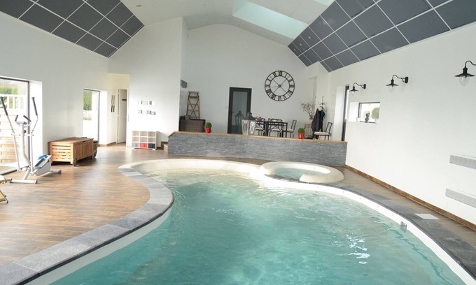 Banogne-Recouvrance Cottage | Comfortable cottage with access to indoor heated pool + jacuzzi