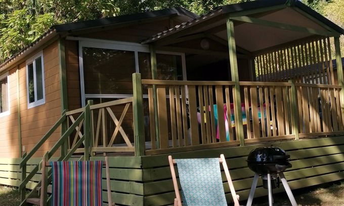 Calviac-en-Perigord Ski Chalet | Comfortable family chalet 10 metres from the Dordogne river