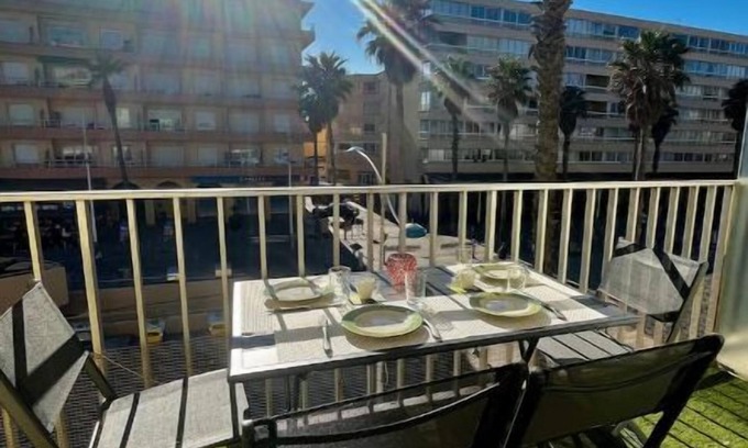 Canet-en-Roussillon Apartment | Comfortable T2 Canet plage vue mer pied dans l'eau parking avec suplement.