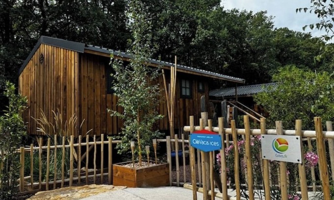 Clermont-l'Herault Cabin | Comfortable wooden cabins for rent (heating & air-conditioning).