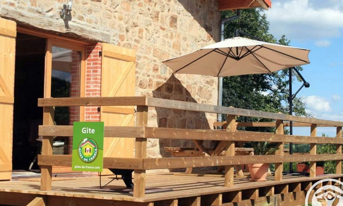 Saint-Romain-d'Urfe Cottage | Comfortable Cottage with Private Terrace - Free Wifi