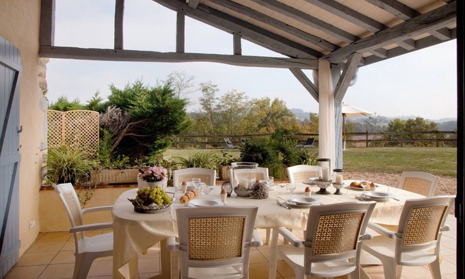 Sauveterre-de-Bearn Villa | Comfortable house with swimming pool, ideally located between Béarn and the Basque Country