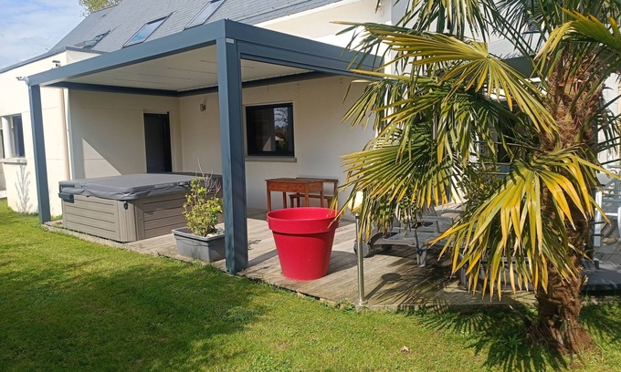 Thorigne-Fouillard House | Comfortable family home with high-end spa between forest, city and sea