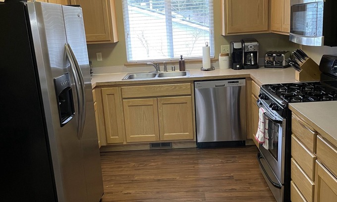 Oak Harbor House | Comfortable full furnished home with patio and backyard.