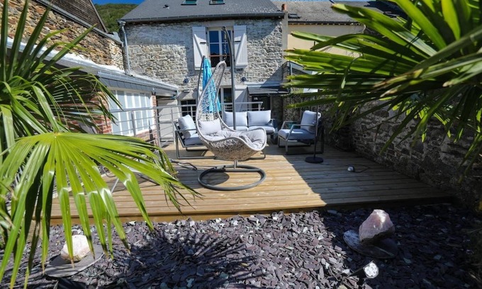 Revin House | Comfortable guest house just a stone's throw from the Meuse river and the "voie verte".