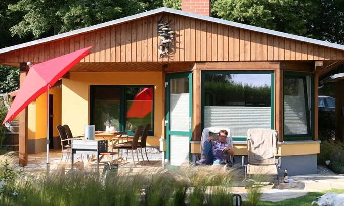 Neukalen House | Comfortable holiday home in McPom Peene Kummerower See