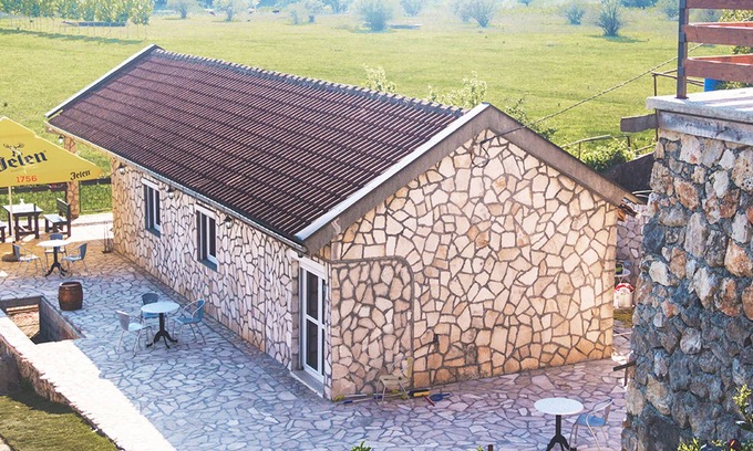 Dodosi House | Comfortable Holiday Home with Garden near Lake