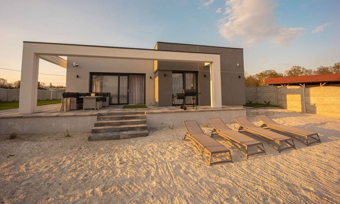 gmina Kunice Villa | Comfortable holiday villa by the lake, sauna, whirlpool, motor boat, Spalona