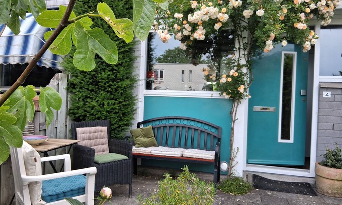 Almere House | Comfortable home close to train station and Amsterdam