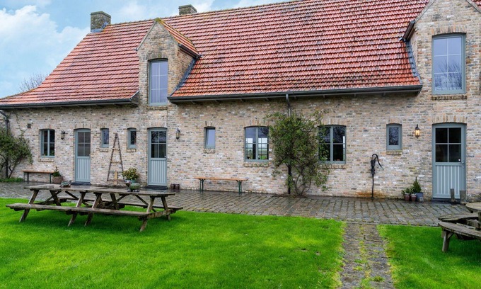 Diksmuide Villa | Comfortable home for a group with a large garden