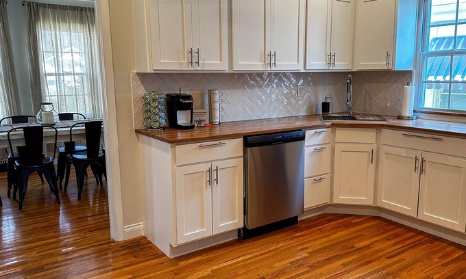 St. Louis House | Comfortable home with plenty of character less then 15 minutes from downtown STL