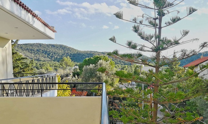 Karakiani House | Comfortable house with garden - 2 minutes from the beach!