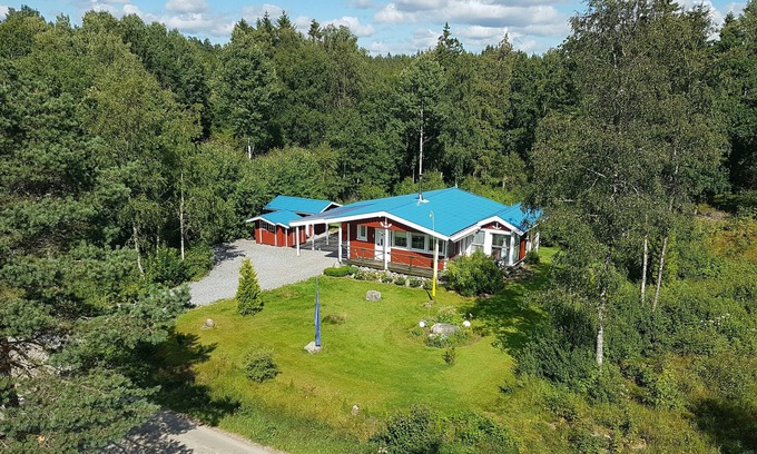 Muberg House | Comfortable house with private lakeside terrace