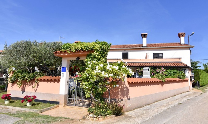 Radini House | Comfortable house with patio and garden near Umag