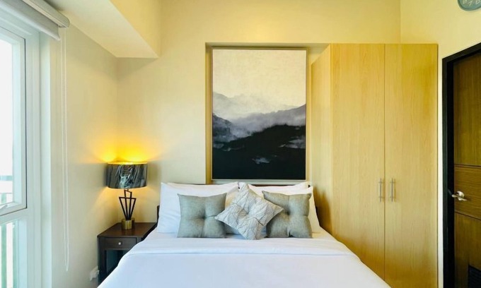 Iloilo Apartment | Comfortable Iloilo City Stay with Pool & Gym