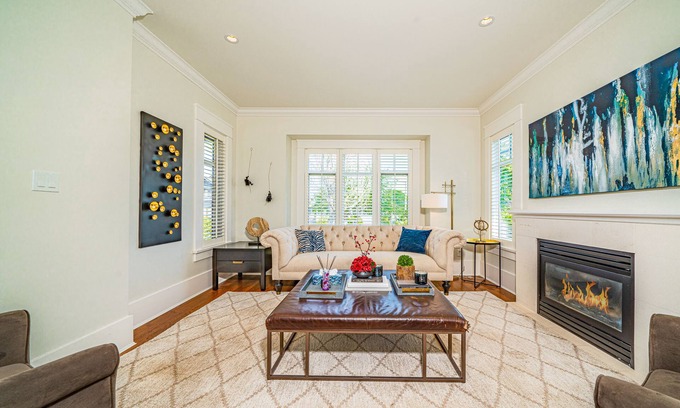 Dunbar House | Comfortable & Inviting Home in Central Vancouver