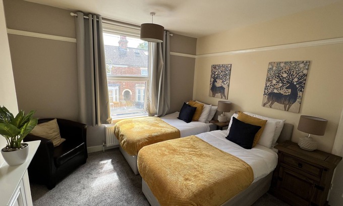 Bedford House | Comfortable King Bed*Parking*Contractors*Families