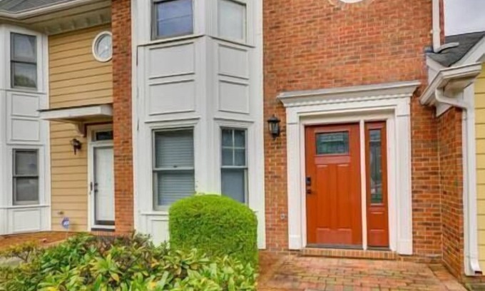 Greensboro House | Comfortable Living - Cypress