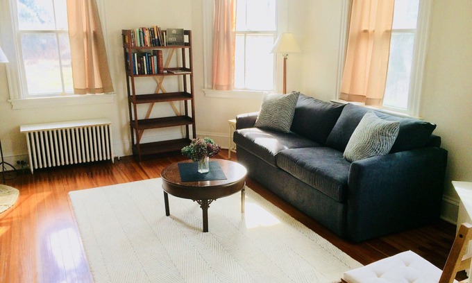 Stonington House | Comfortable Living in Casual 100 yr old Home, 10 min walk to Stonington Village