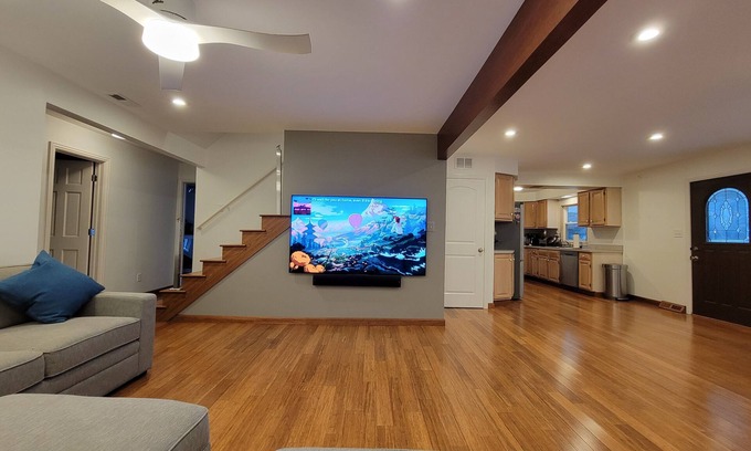 Strongsville House | Comfortable long stay in stylish place