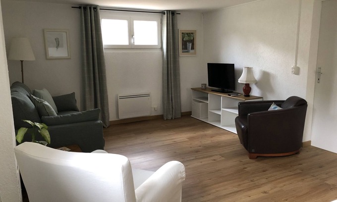 Duillier Apartment | Comfortable lower ground floor flat in picturesque village above Nyon