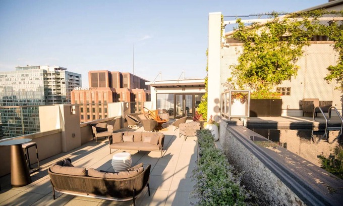 Center City West Hotel | Comfortable Luxurious Suite with Kitchen Near Philadelphia Museum of Art