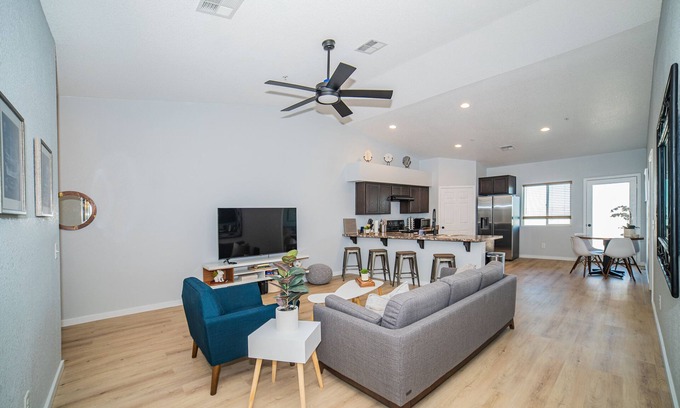 Yuma House | Comfortable Mid-Century Style Home in Central Yuma