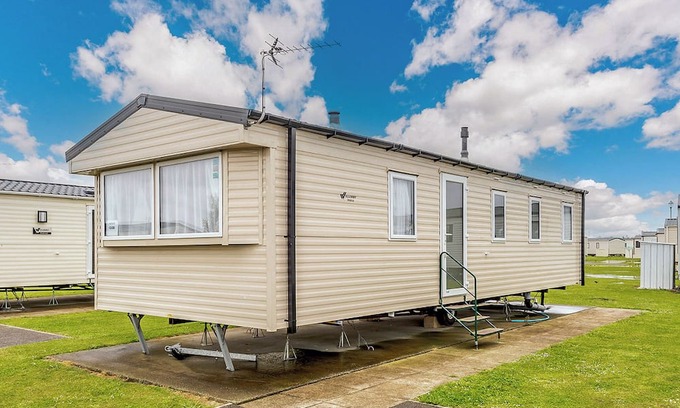 Mablethorpe House | Comfortable modern 12ft-wide caravan with one double and two twin.