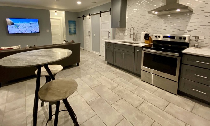 Gainesville Apartment | Comfortable/ Modern Basement Apartment, Lane Lanier/ Gainesville/ Cumming Ga.