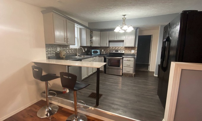 Terre Haute House | Comfortable, pet-friendly 2-bedroom in quiet cul-de-sac.