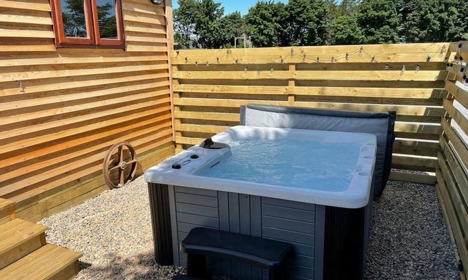 Hawes Cottage | Comfortable pod perfect for short stays for couples with a sense of fun.