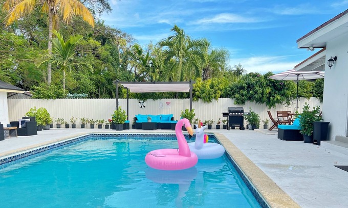 Coral Terrace Bed & Breakfast | comfortable private room