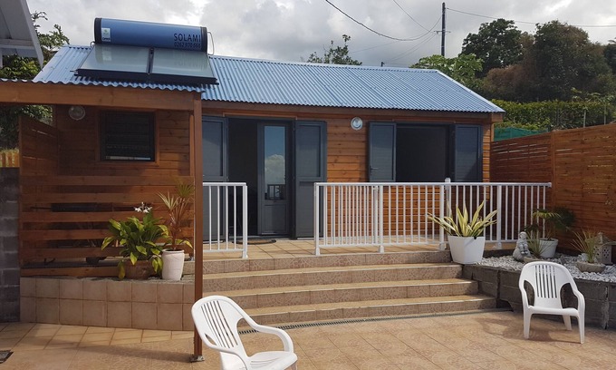 Sainte-Clotilde Ski Chalet | Comfortable quiet chalet in Moufia-Réunion