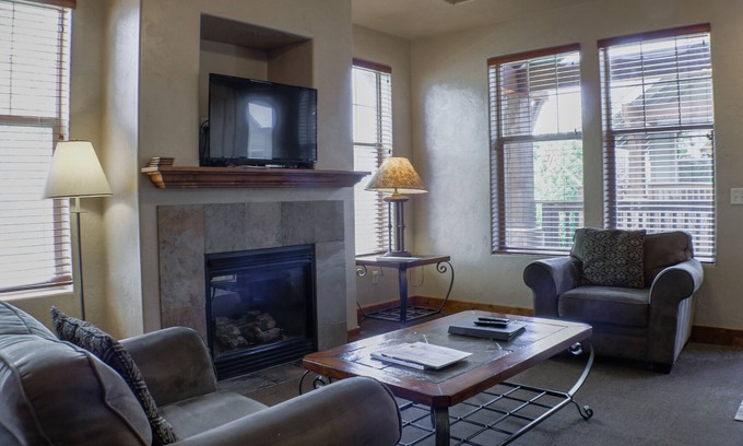 Kimball Junction Condo | Comfortable Redstone Condo, Short Drive to Ski Lifts! 5459 Hiking Golf Nearby!