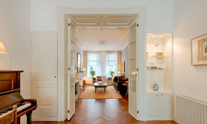 Oud-Zuid Apartment | Comfortable Romantic in high end area, very near to Van Gogh- and Rijksmuseum