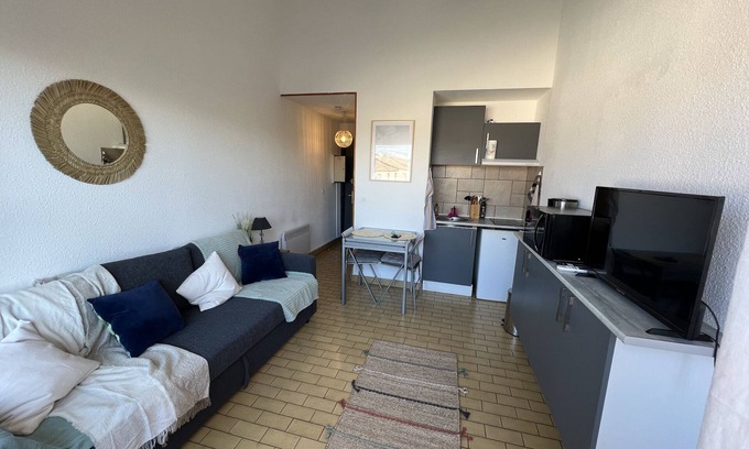 Balaruc-les-Bains Apartment | Comfortable studio, ideally located with parking, for curists.