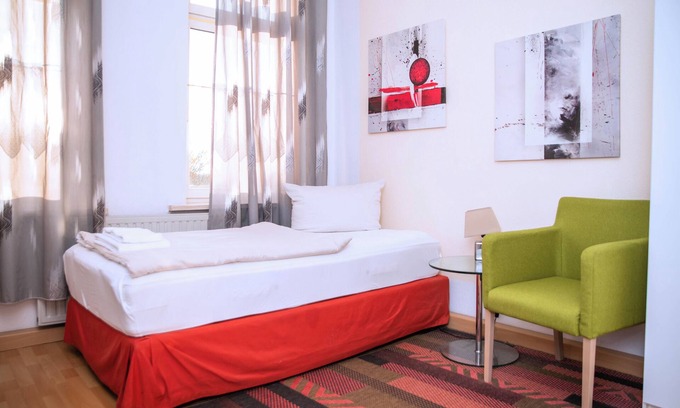 Plauen House | Comfortable single room with shared bathroom