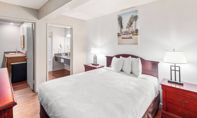 Renton Hotel | Comfortable Space for Travelers Exploring Pike Place Market & More
