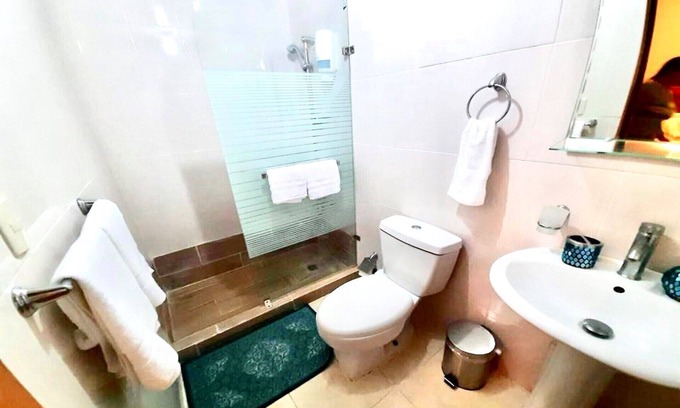 Honduras Apartment | Comfortable spacious apartment with seaview