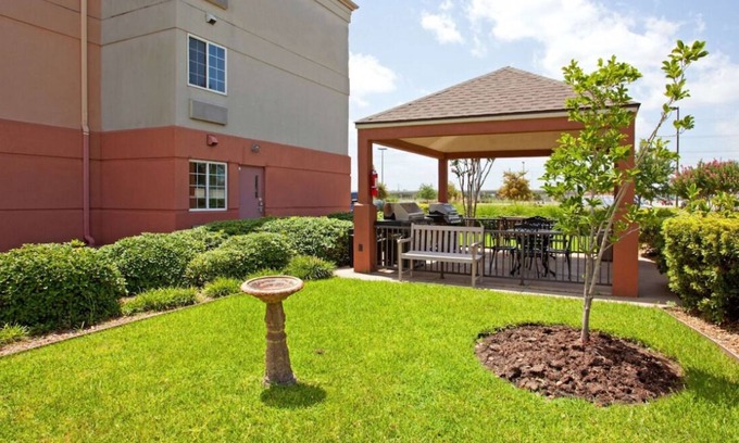 Westchase House | Comfortable Stay! FREE Parking, Pets Allowed, Near Sharpstown Park Golf Course!
