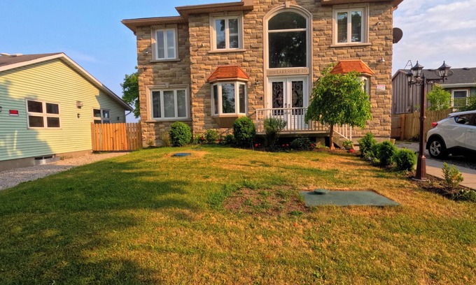 Hamilton Cottage | Comfortable stay in a large home on the shores of Lake Erie