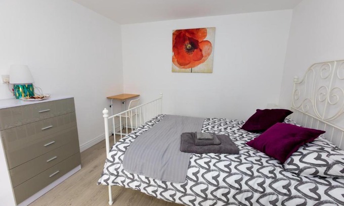 Shirley House | Comfortable stay in Shirley, Solihull - Room 4