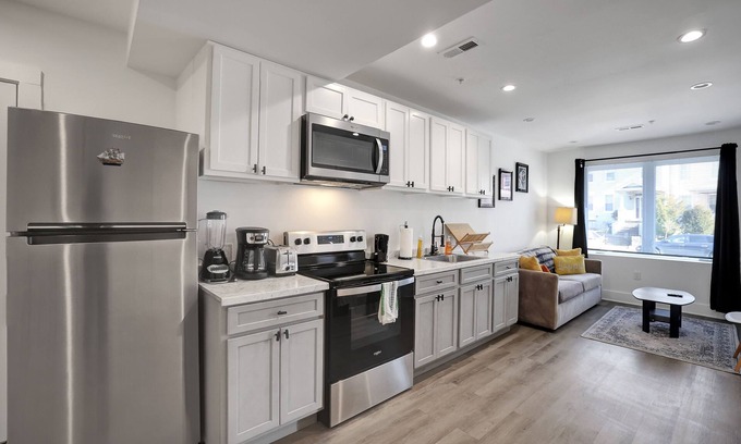 Petworth Bed & Breakfast | Comfortable Stay | Right In-front of DC Bus Stop