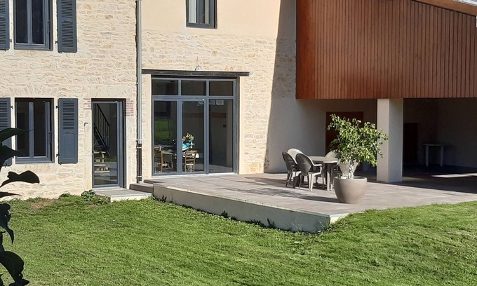 Ceignes House | Comfortable stone house 180m2 in the countryside between lakes and mountains