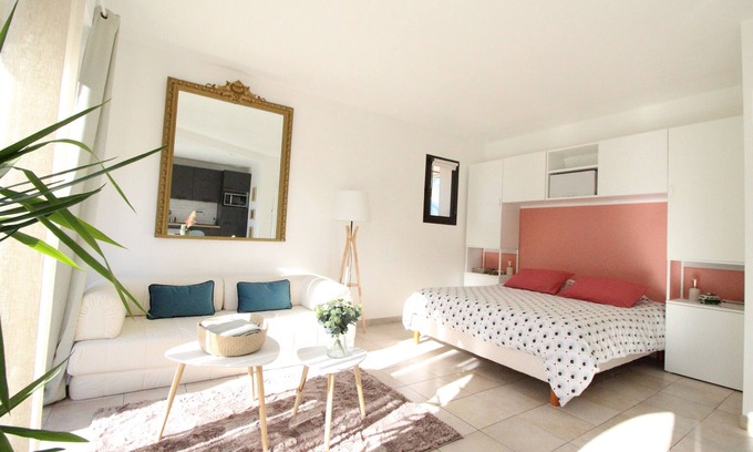Cagnes-sur-Mer Apartment | Comfortable studio (30m2) with pool and garden
