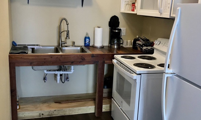 Theriot Apartment | Comfortable Studio apartment with huge screened in porch