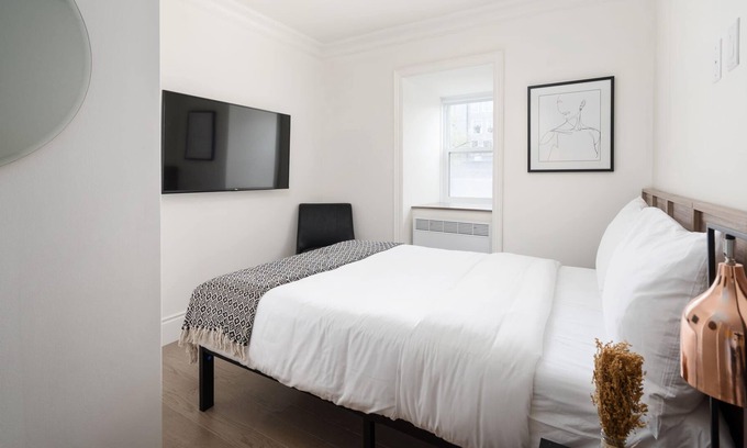 Latin Quarter Apartment | Comfortable studio in the heart of Berri-UQAM