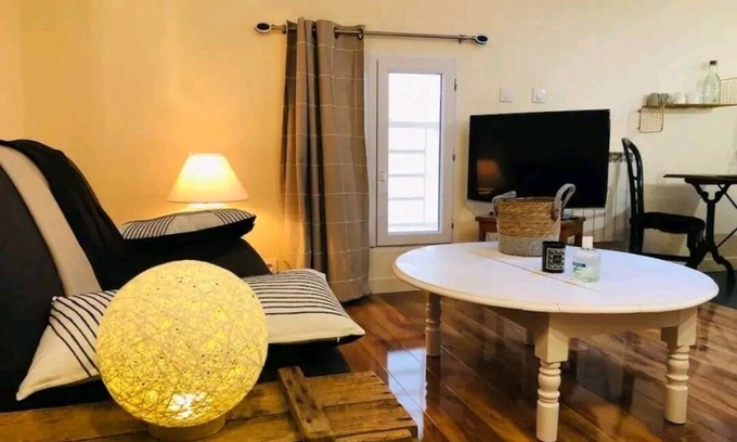 Beziers City Centre Apartment | Comfortable studio in the cathedral district