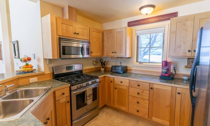 Driggs House | Comfortable & Sunny 2 BR home near Targhee w/Teton & Big Hole Mtn Views