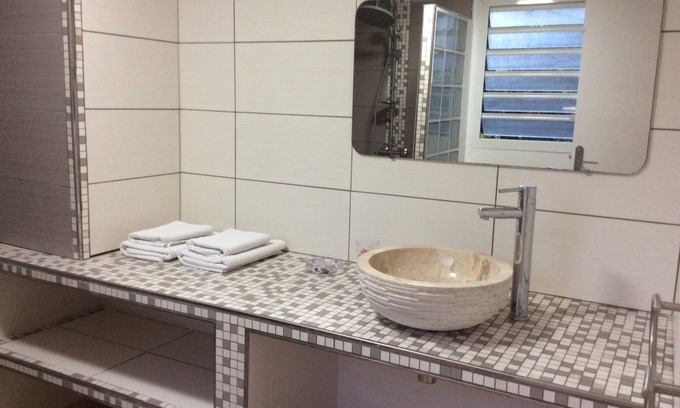 Le Gosier House | Comfortable T1 in gîte with 2 other accommodations - a studio and a T1